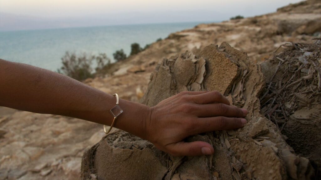 Dead-Sea Capsules